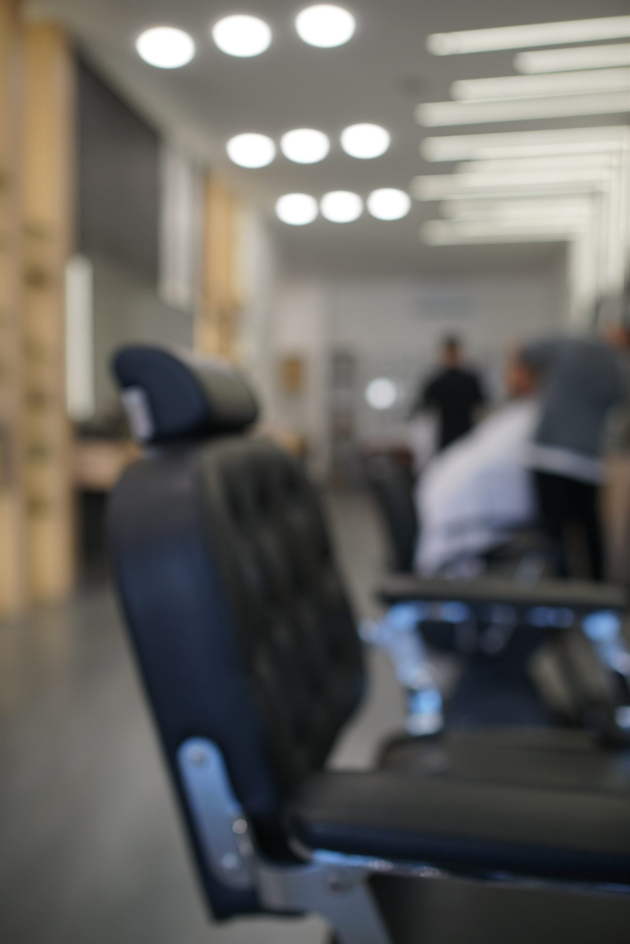 MENSPOT salon atmosphere and social content